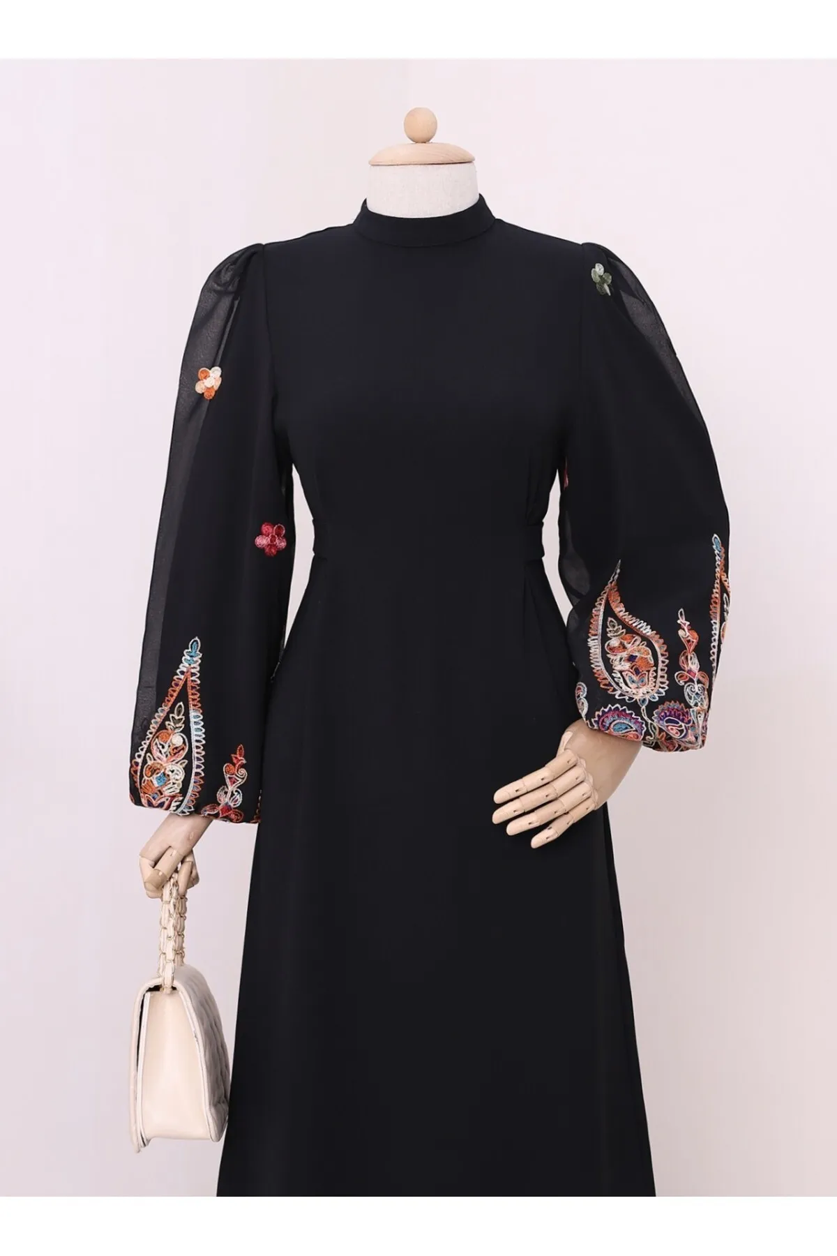 Modamorfo  Bleistiftkleid mit Schnürung und besticktem Tüll an den Ärmeln