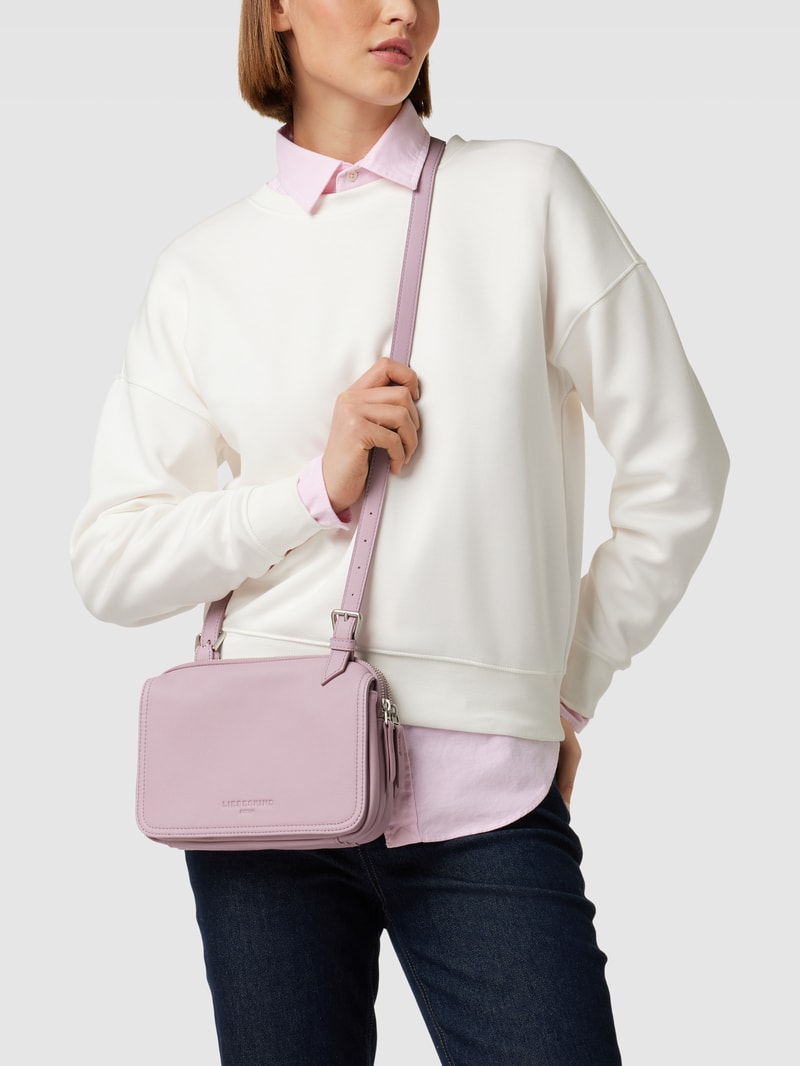Crossbody Bag aus Leder in flieder