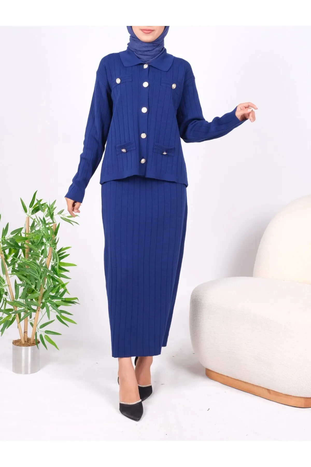 Modamorfo  Strickset mit Cardigan und schmalem Rock mit Metallknöpfen