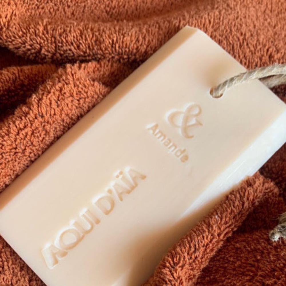 aqui d'aïa &Amande Savon de soin solide