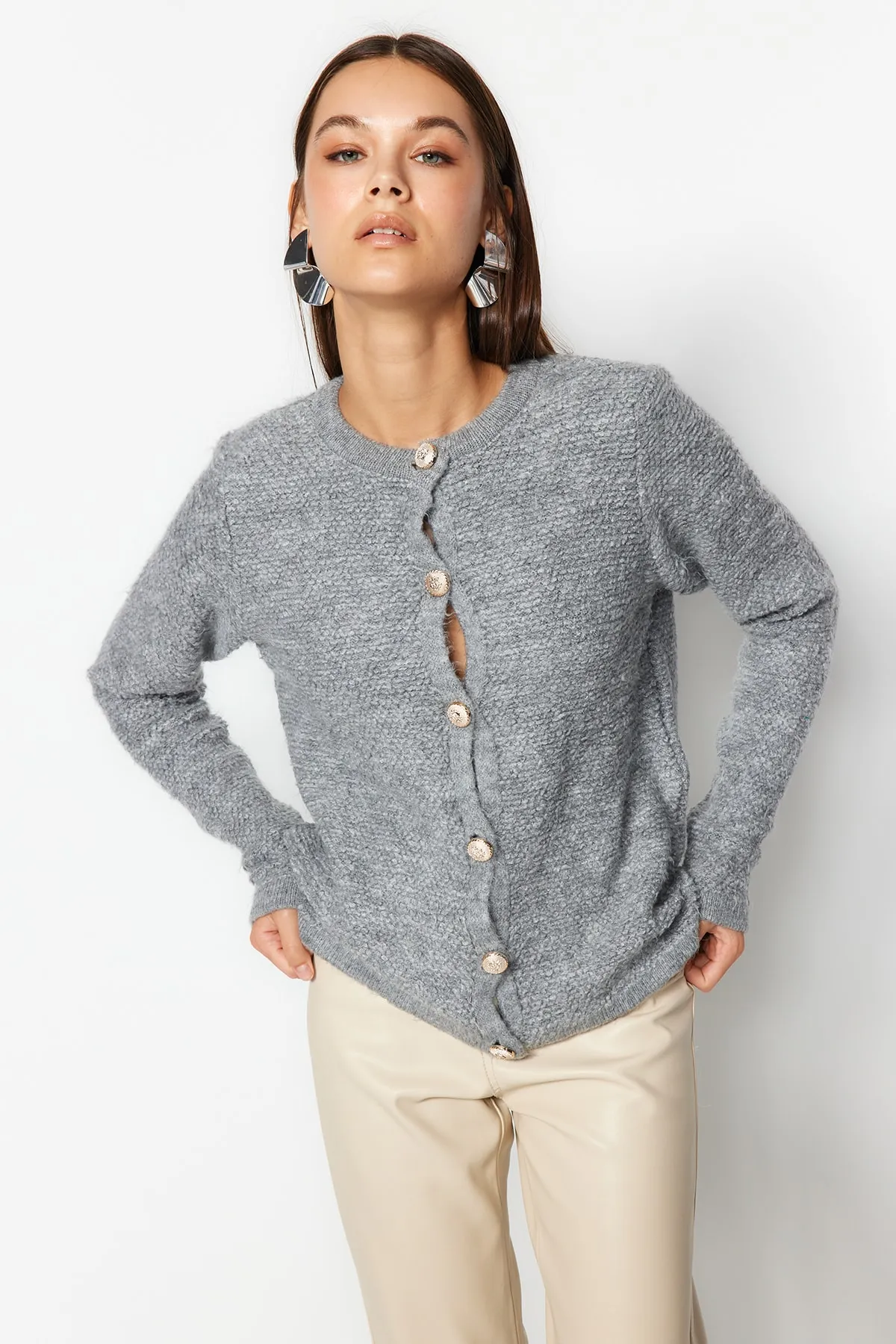 Trendyol Collection  Grauer, weich strukturierter Strick-Cardigan mit Accessoires TWOAW24HI00039