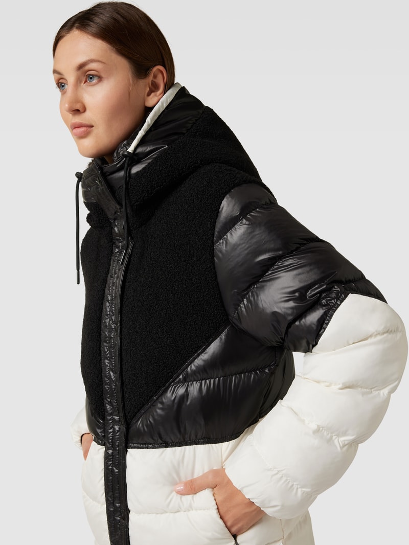 Steppjacke in Two-Tone-Machart in schwarz