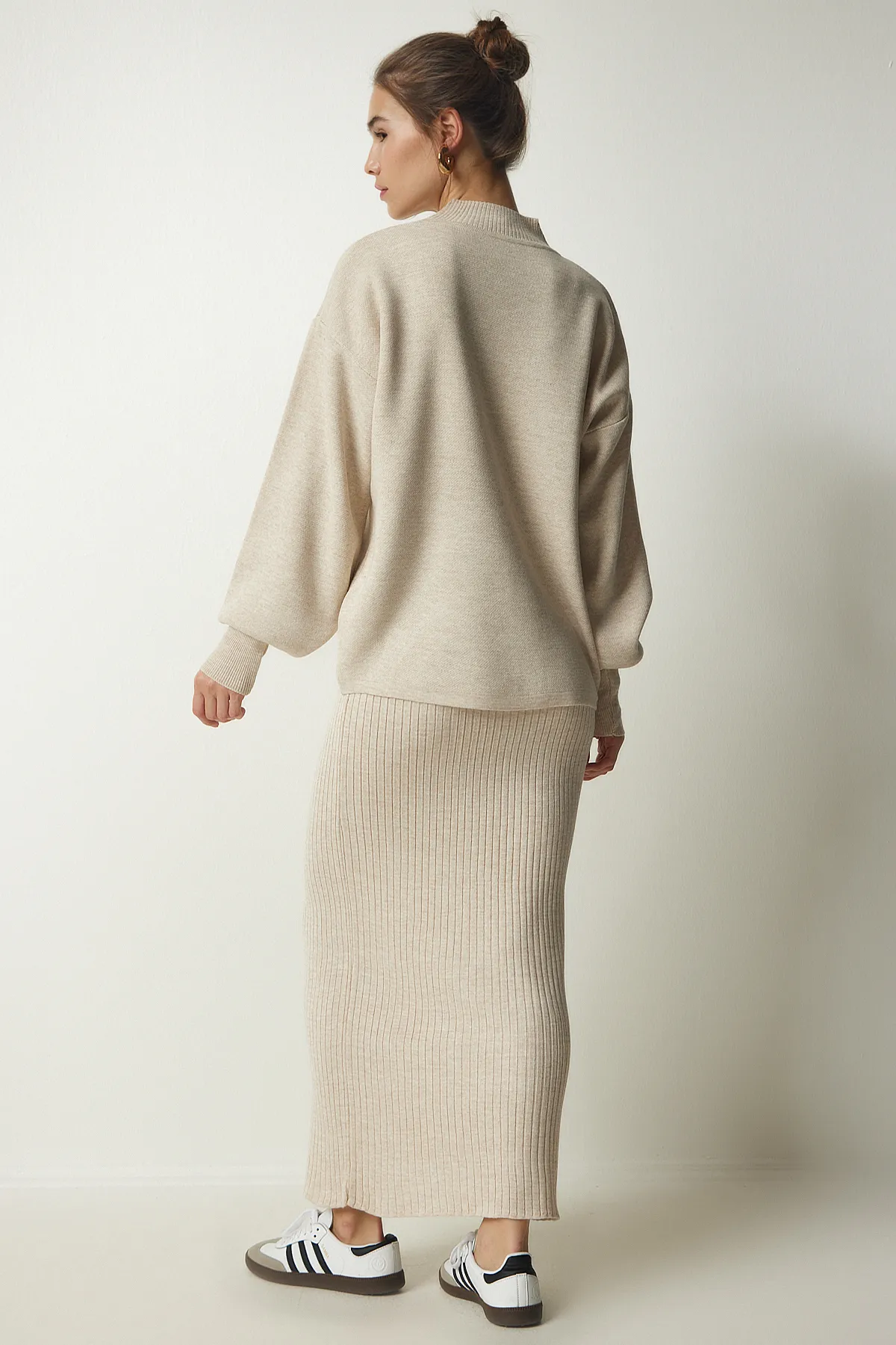 Happiness İstanbul  Beiges Strickpulloverkleid aus Kordel für Damen KG00006