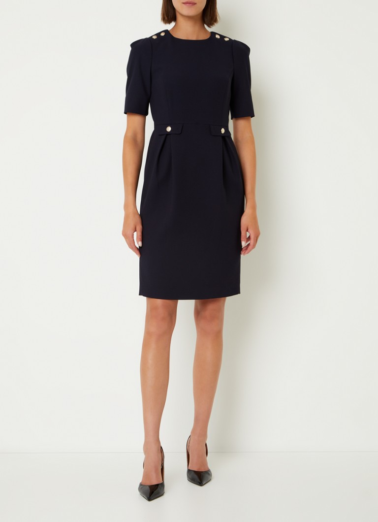 Rochie midi mulată de la Dr. Marjorie by LKBennett, cu mâneci bufante și nasturi decorativi.
