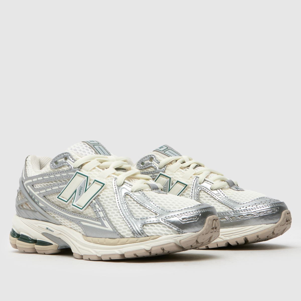 New Balance 1906r träningsskor i vitt och silver