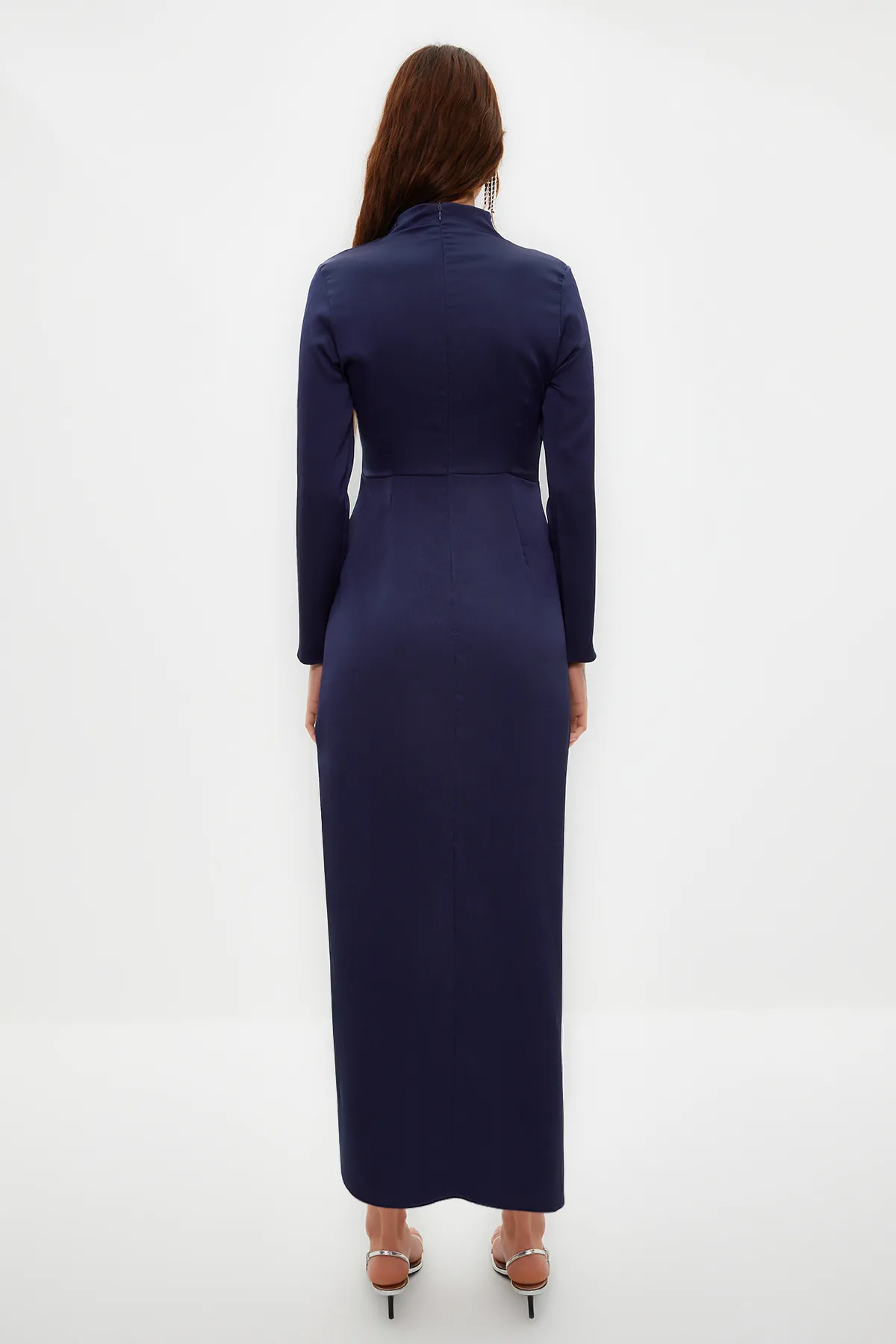 Trendyol Modest  Marineblaues, detailliertes Abendkleid aus gewebtem Satin mit Raffungen TCTSS24DB00037