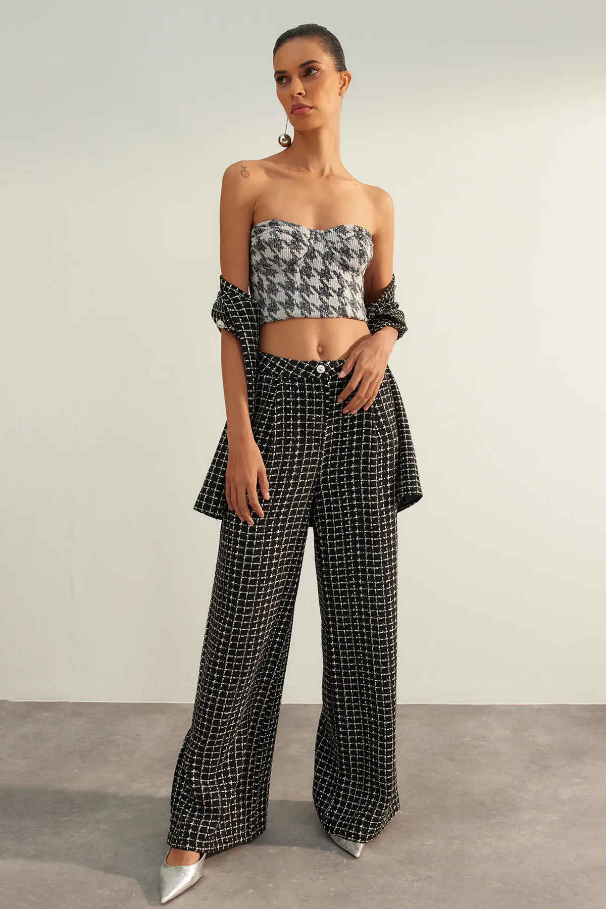Trendyol Collection  Mehrfarbiges, kariertes, bauchfreies, gestricktes Bustier mit Pailletten und Pailletten in limitierter Auflage TPRAW24BS00009