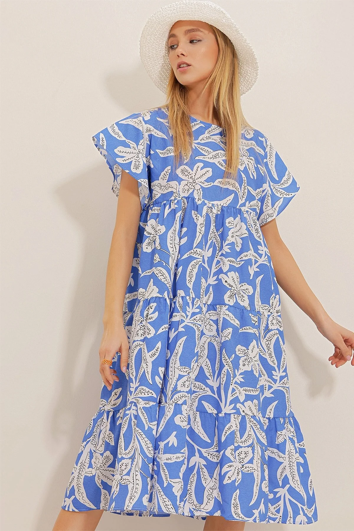 Trend Alaçatı Stili  Damen-Popelinekleid mit Rundhalsausschnitt und Volant von Saks in Blau mit Blumenmuster ALC-X10241