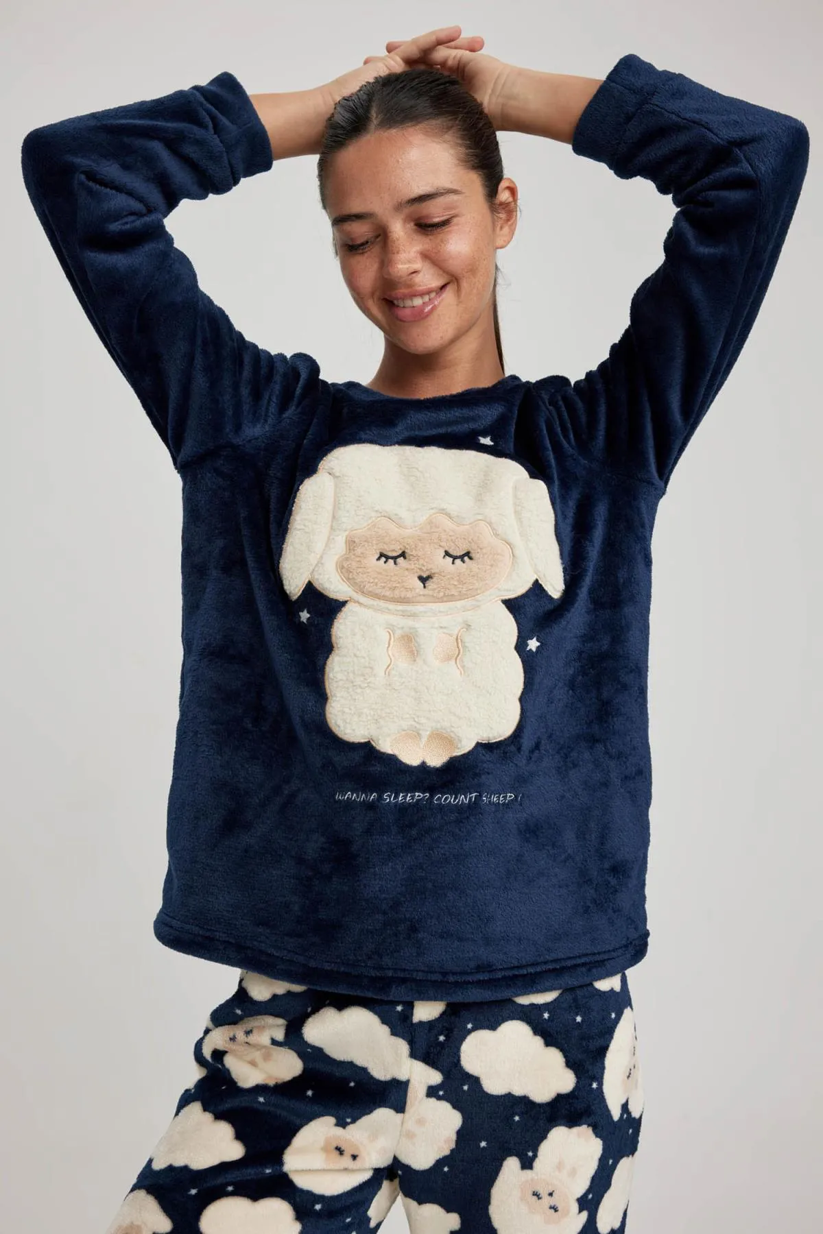 DeFacto  Langärmeliges Fleece-Pyjama-Set „Fall In Love“ mit Muster