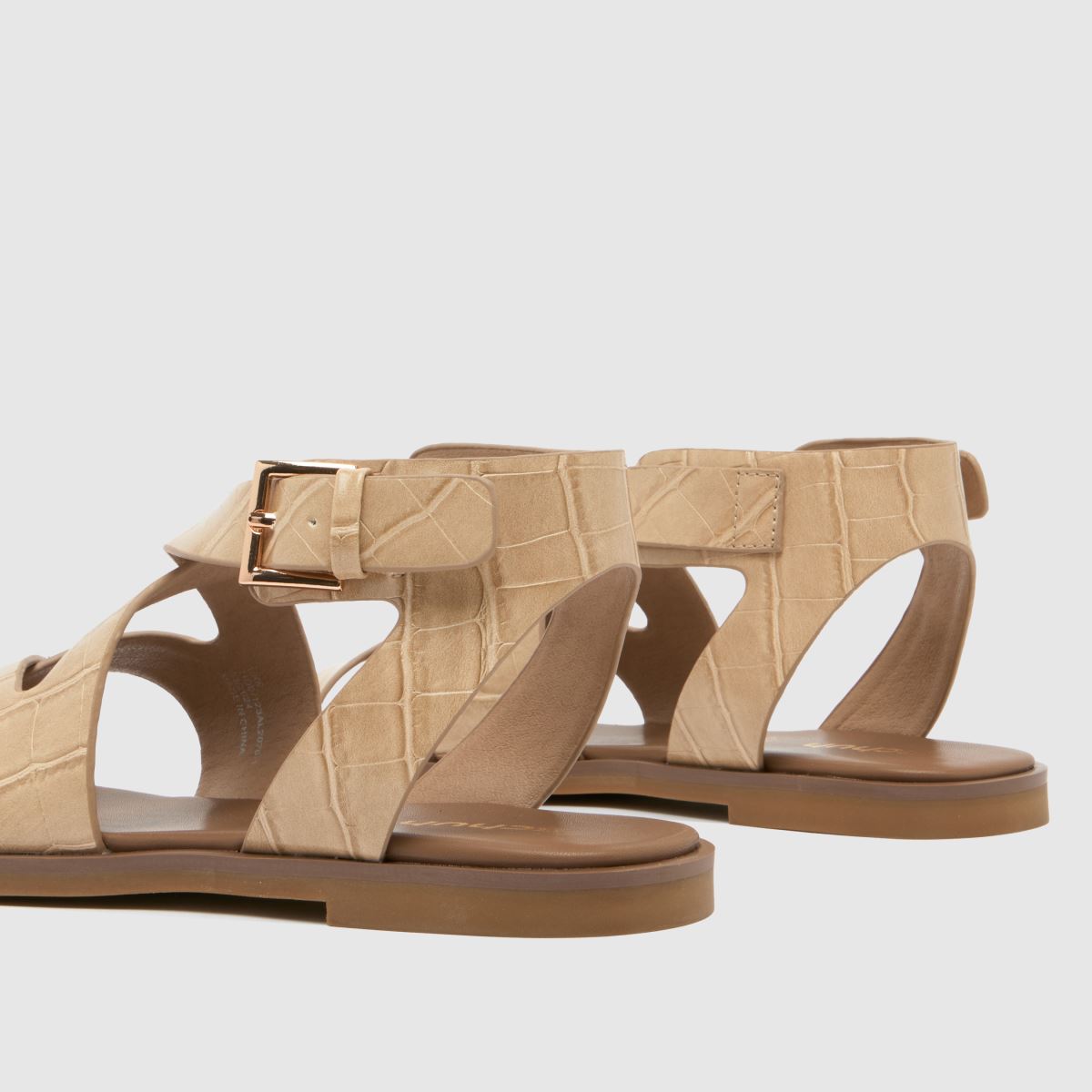Schuh Tide – Naturfärgade platta sandaler med krokodilmönster