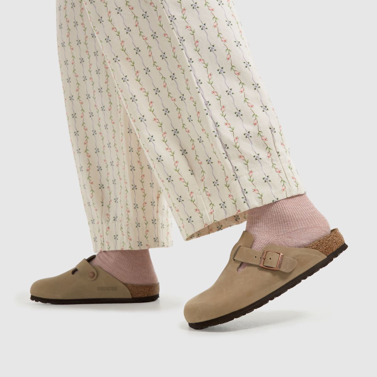 BIRKENSTOCK Boston keskeny szabású klumpa szandál barna színben
