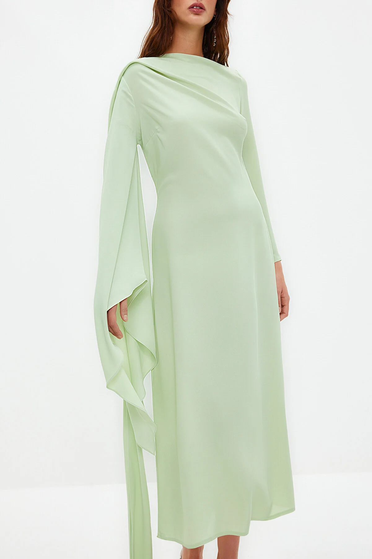 Trendyol Modest  Hellgrünes, detailliertes Abendkleid mit Schal TCTSS24DB00036