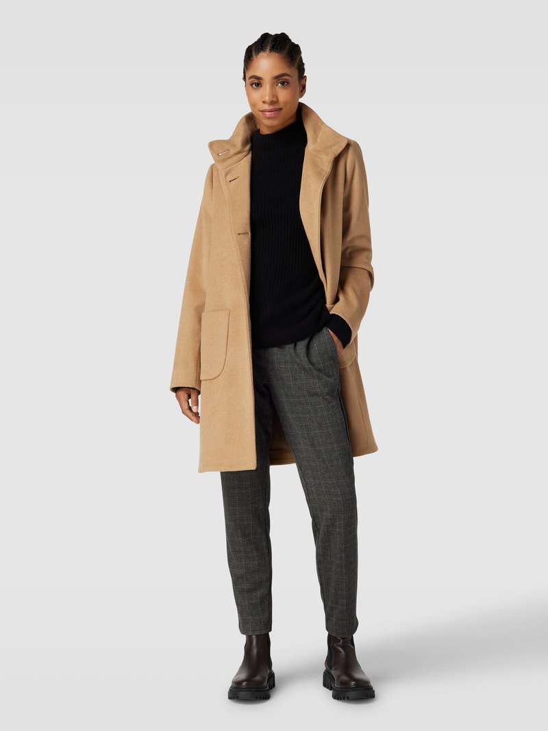 Kurzmantel mit Stehkragen und Eingrifftaschen in beige