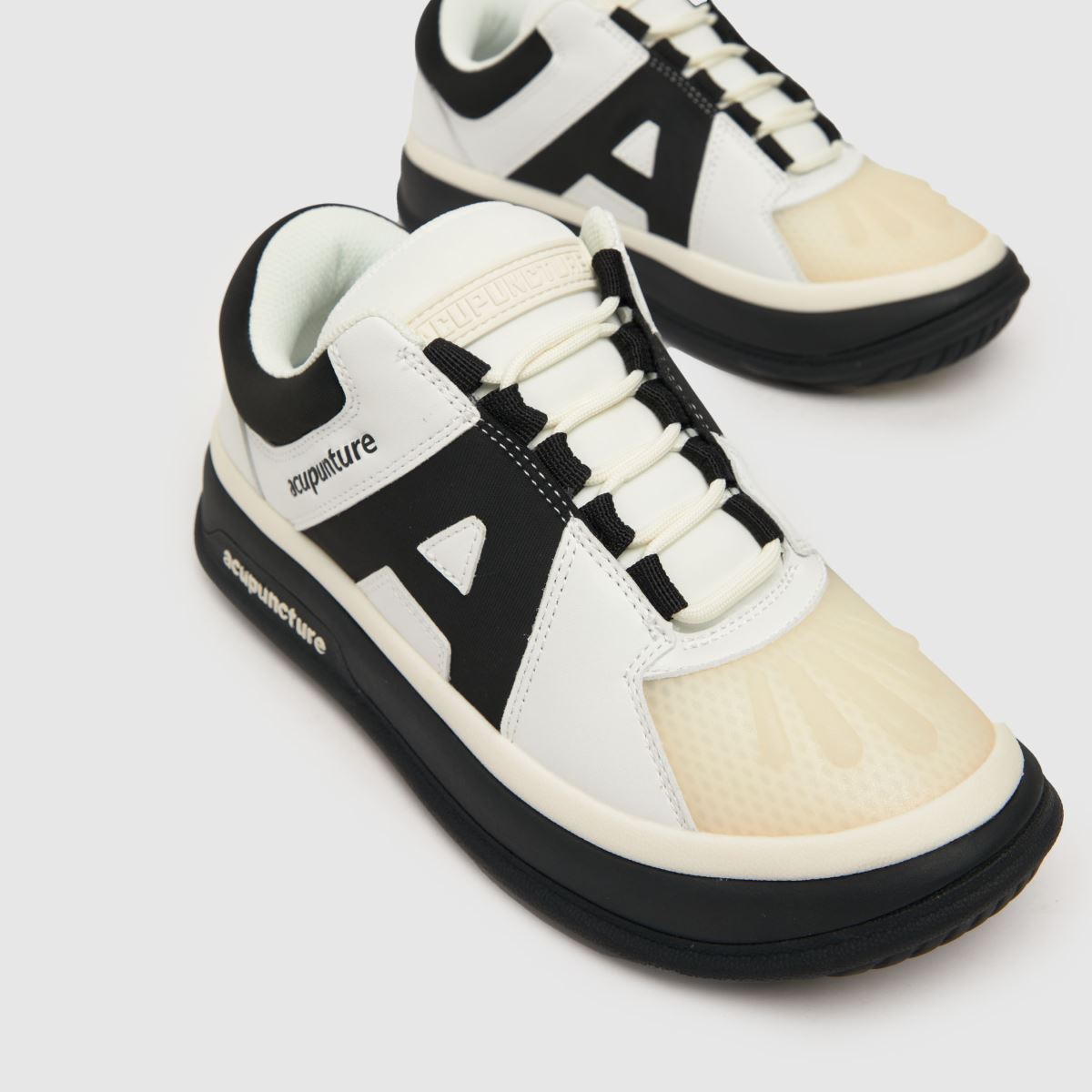AKUPUNKTUR – Mr Blunder – Sneakers i vitt och svart