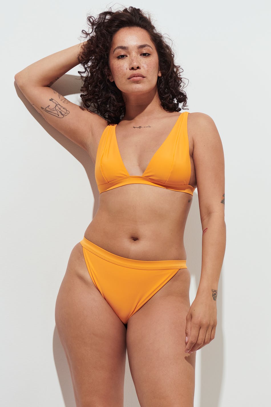 Elastic bikini brief