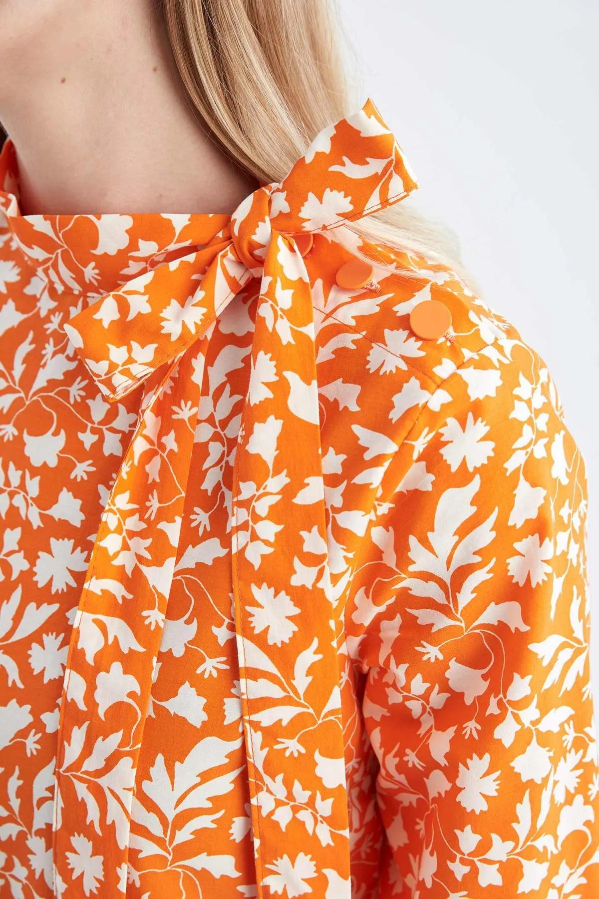 DeFacto  Relax Fit Langarmkleid aus Popeline mit halbem Rollkragen und Blumenmuster Y7835az22hs