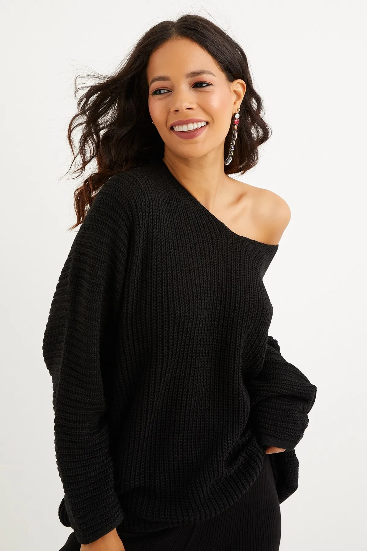 Cool & Sexy  Schwarze, lockere Oversize-Stricktunika mit V-Ausschnitt für Damen SMT158