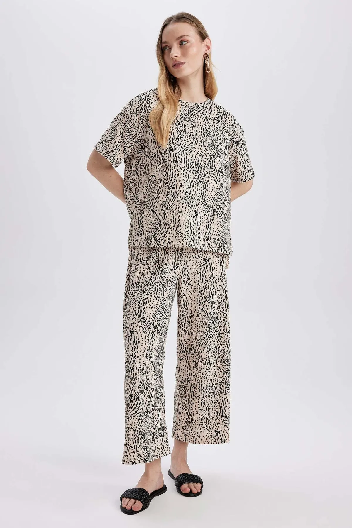 DeFacto  Hose mit Leopardenmuster in normaler Passform Z9570az23sp