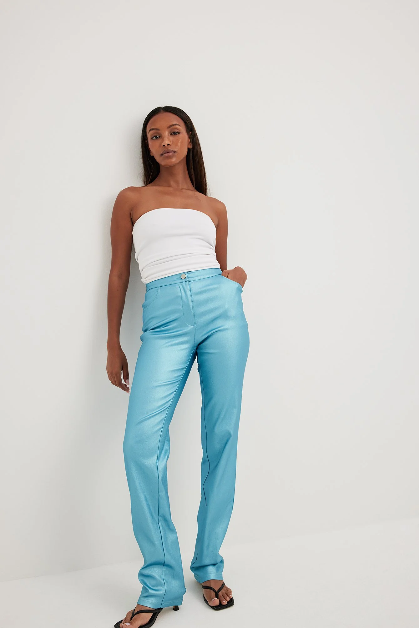 Glänzende Hose mit mittlerer Taille