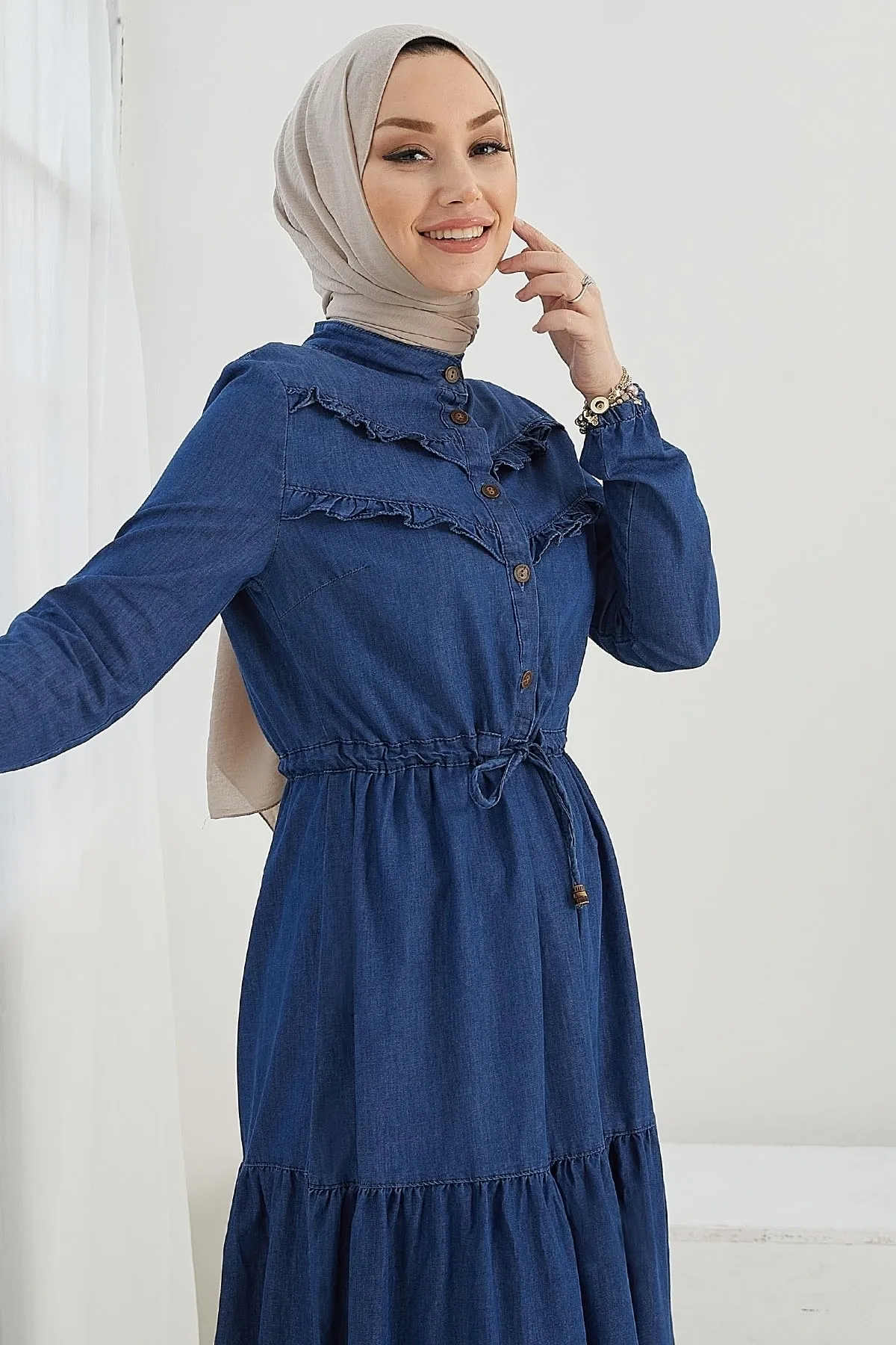 InStyle  Rüschendetailliertes Jeanskleid – Dunkelblau