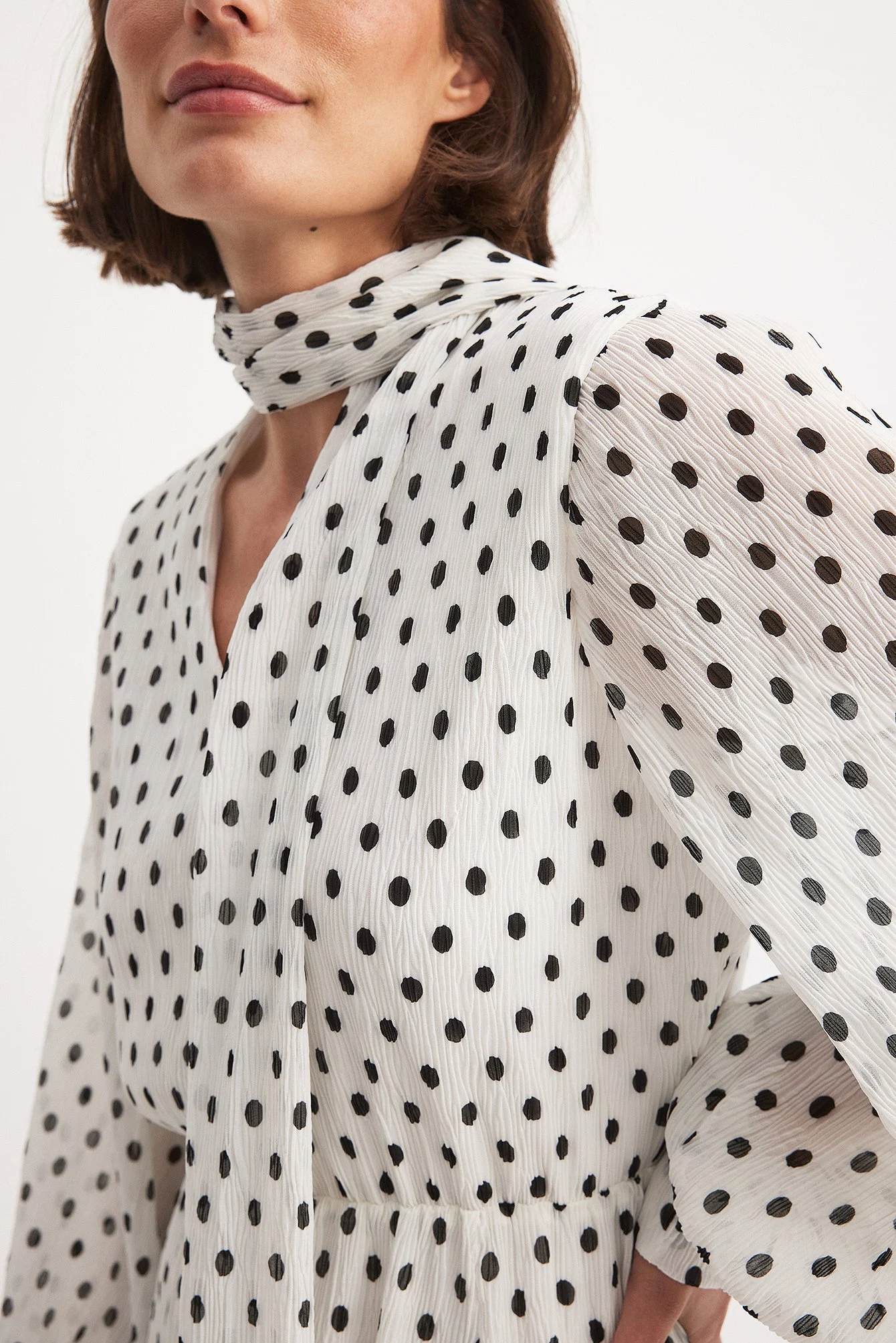 Gepunktetes Maxikleid aus Chiffon