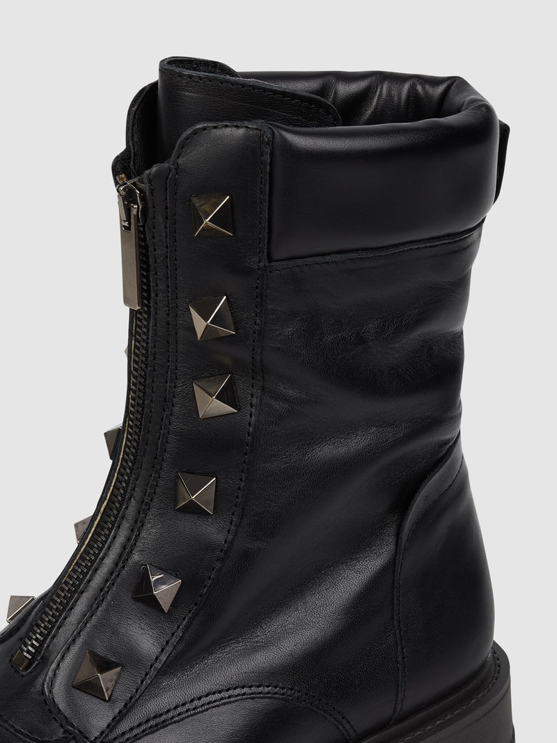 Lederboots mit Nieten in schwarz