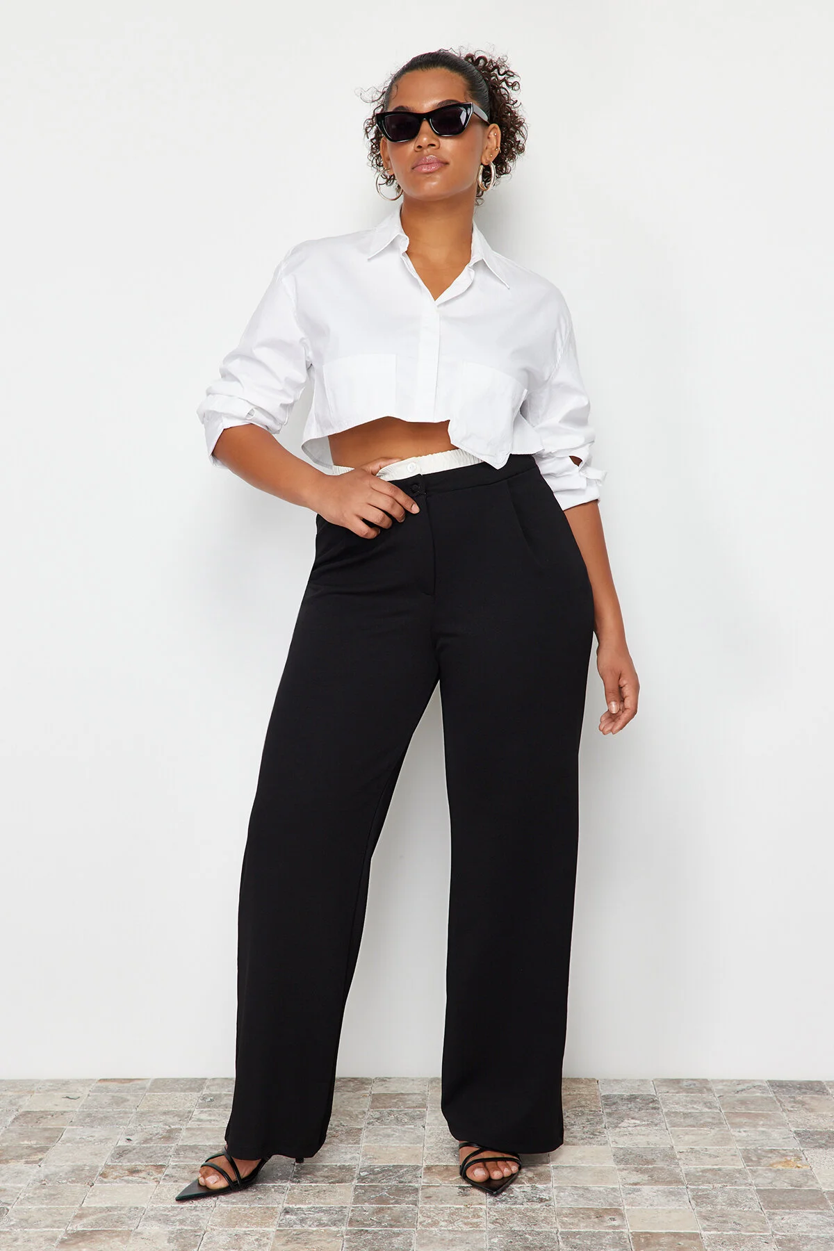 Trendyol Curve  Schwarze Strickhose mit Taillendetail TBBSS24AR00000