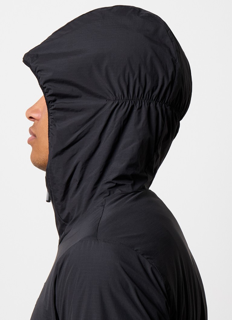 Jachetă Moncler Bissen, rezistentă la vânt, cu logo și glugă.