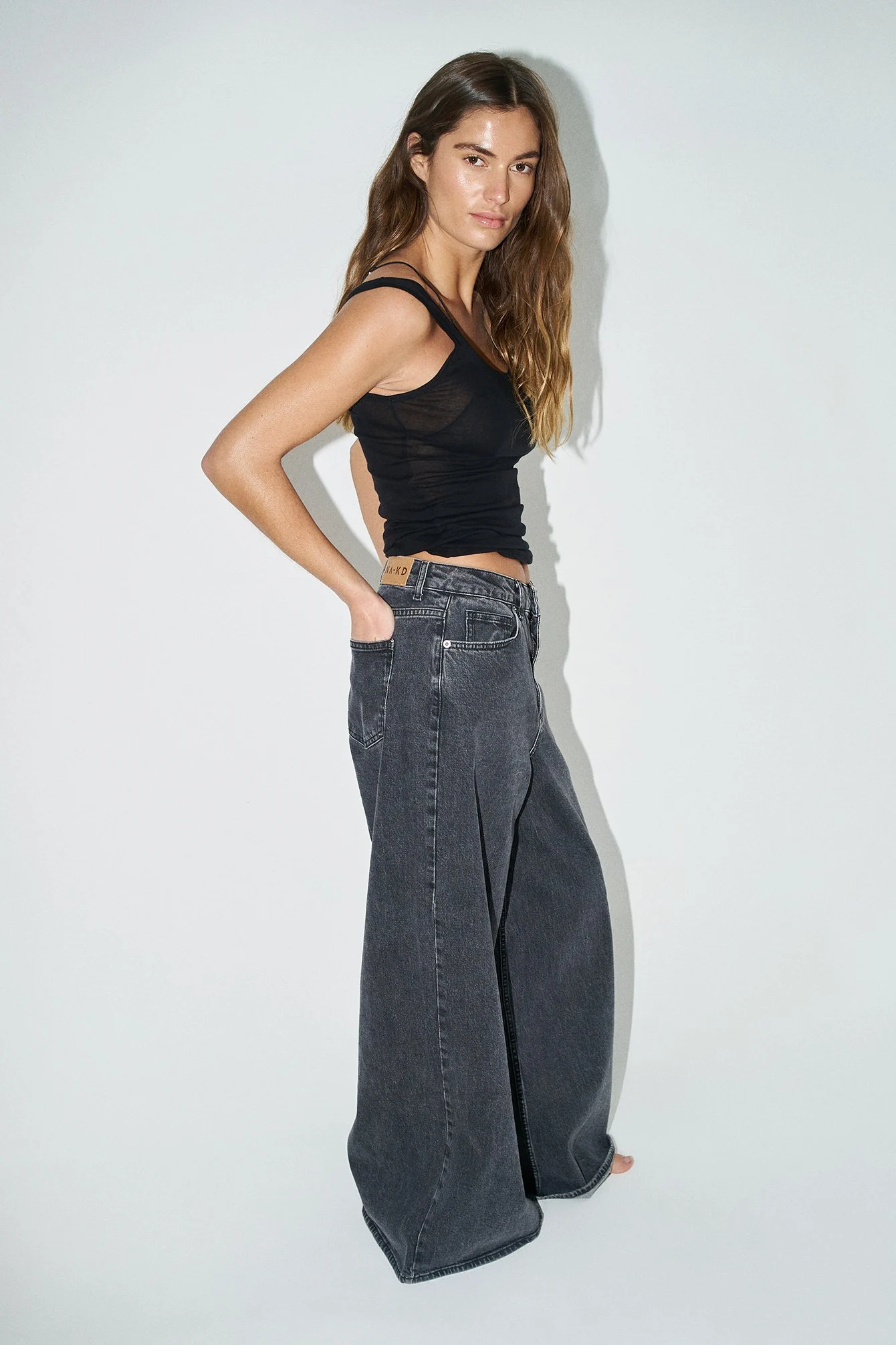 Jeans mit sehr weiten Beinen