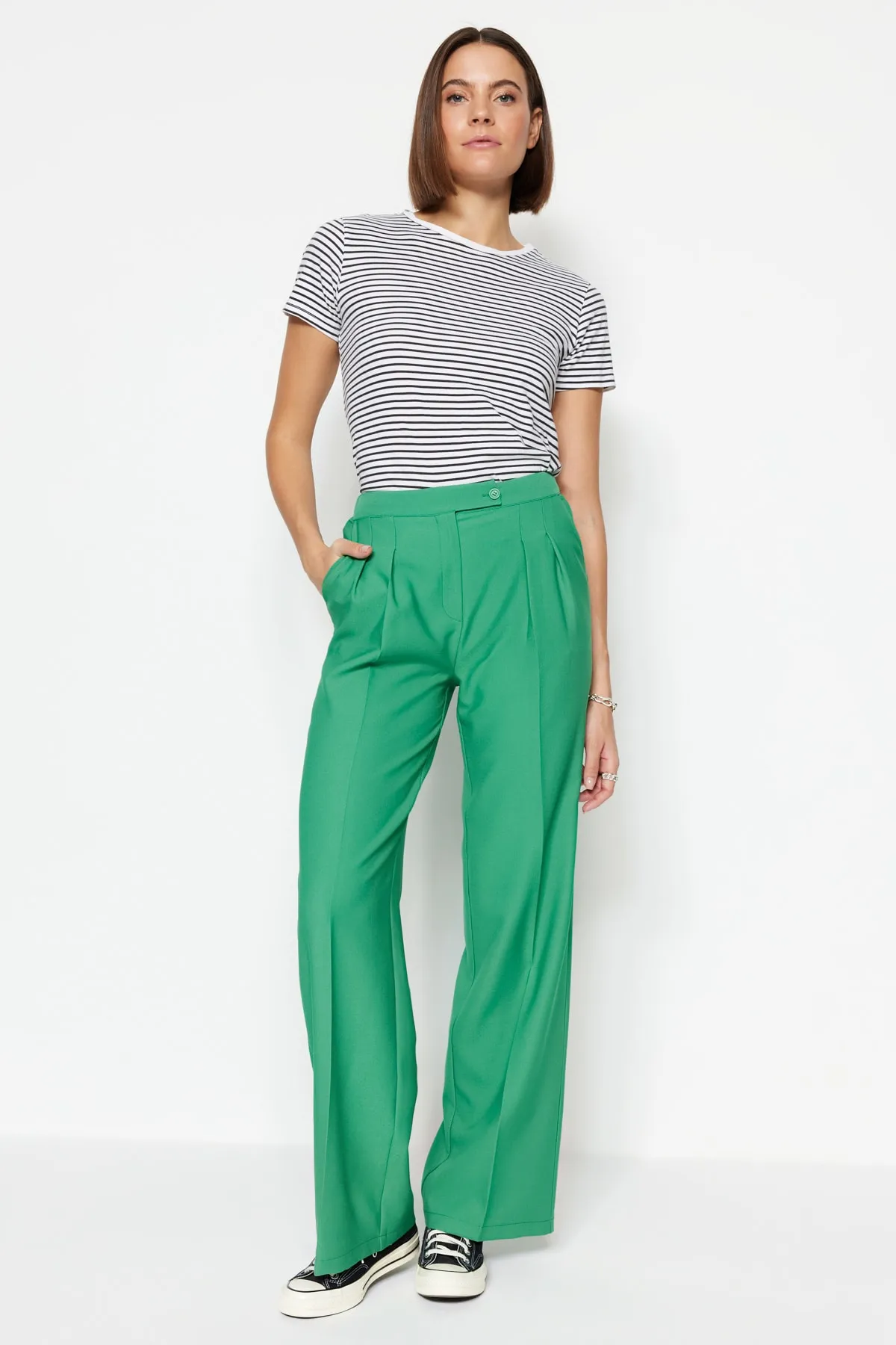 Trendyol Collection  Grüne gewebte Hose mit weitem Bein, weitem Bein und hoher Taille TWOAW22PL0066
