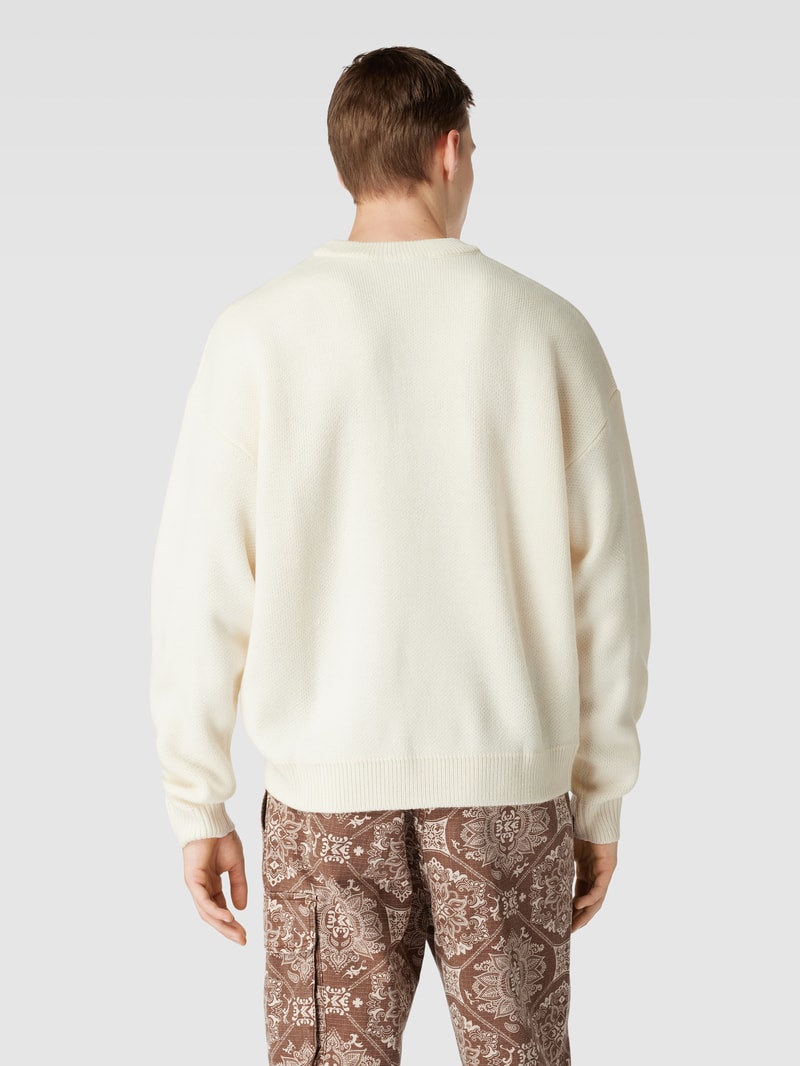 Strickpullover mit Label-Patch und überschnittenen Schultern in ecru