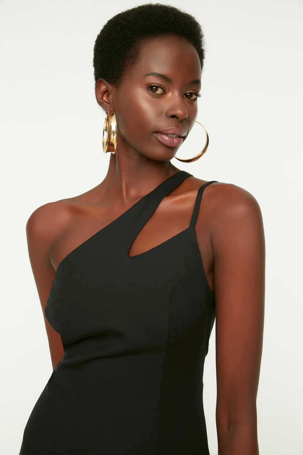 Trendyol Collection  Schwarzes, tailliertes, gewebtes Abendkleid TPRSS22EL1652