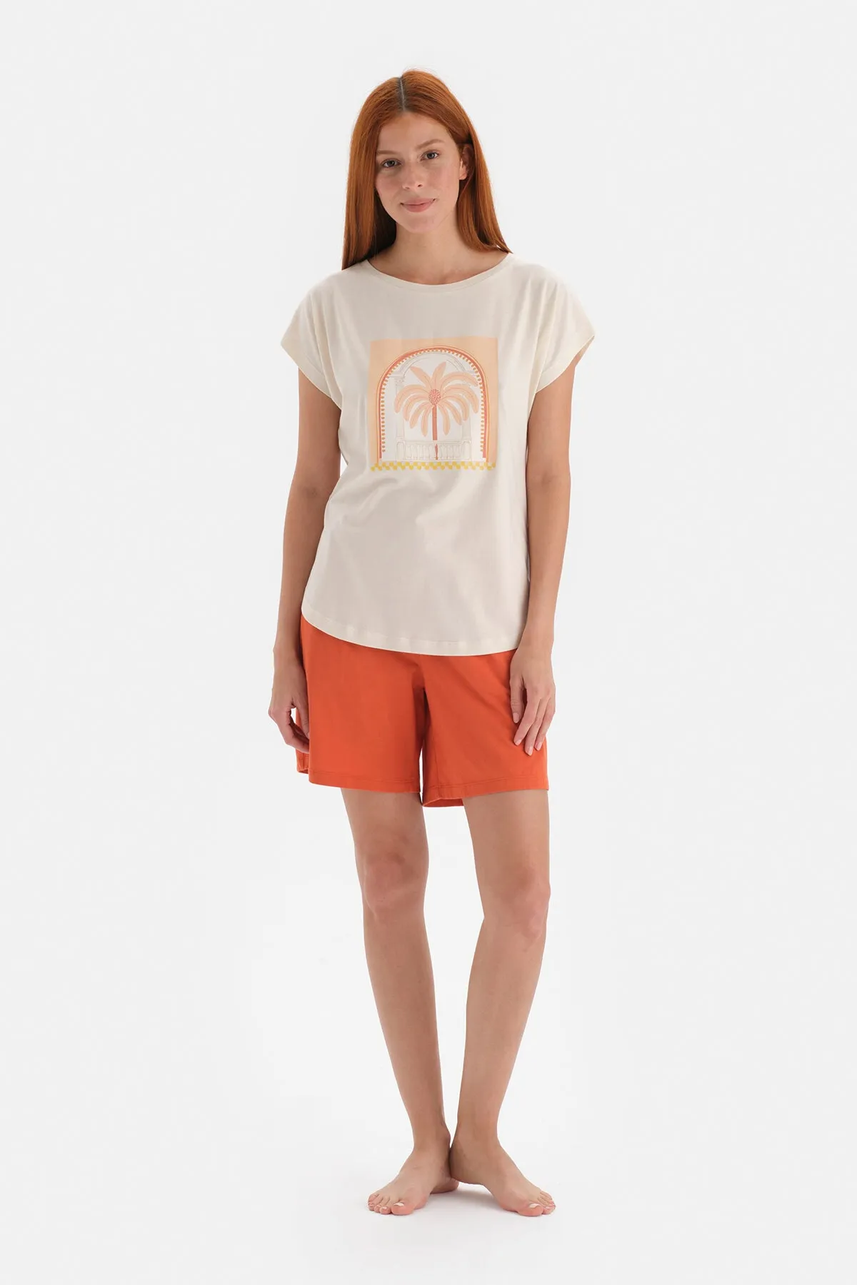 Dagi  Off-White Pyjama-Set mit bedruckten Shorts und Rundhalsausschnitt