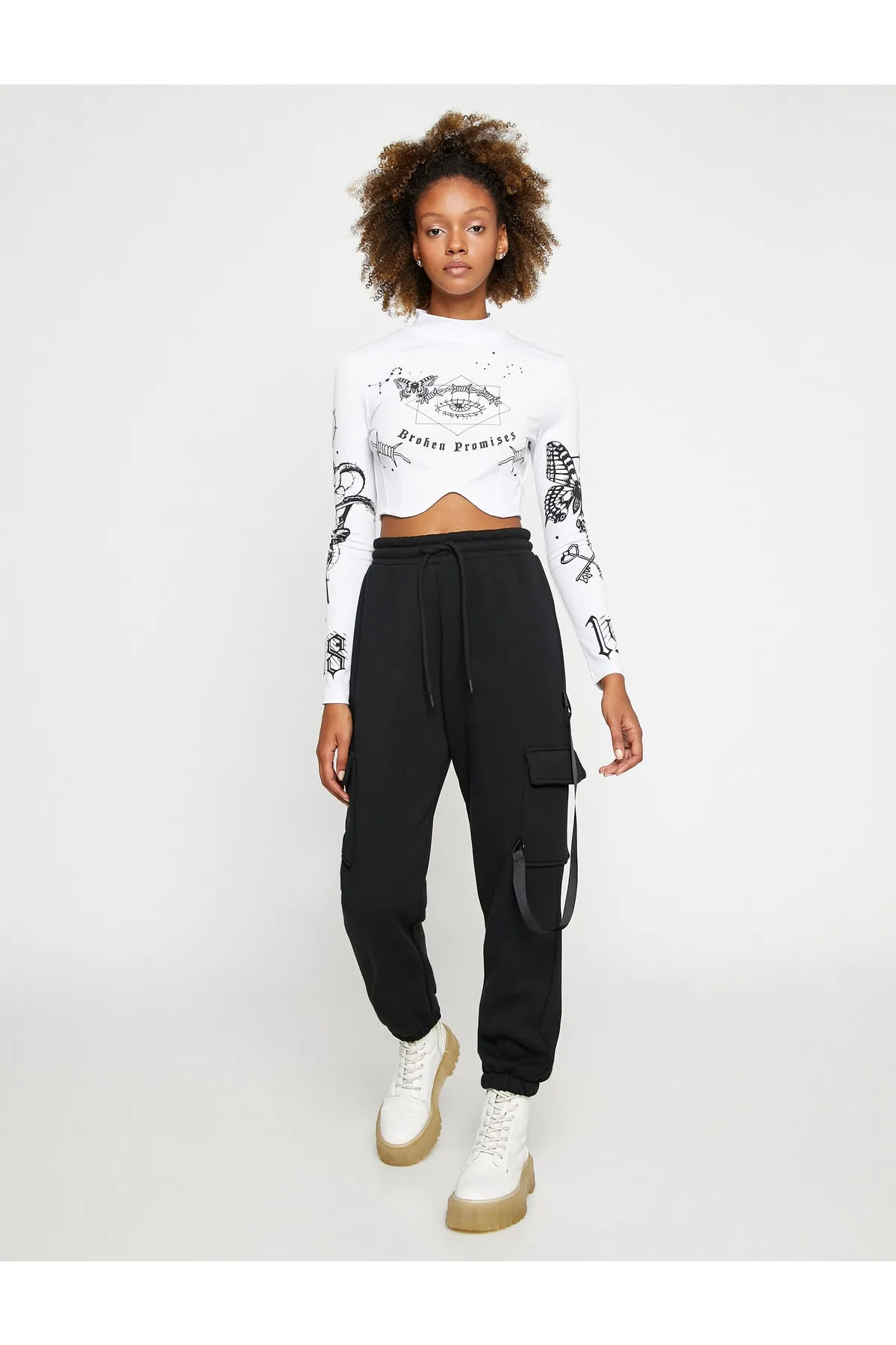 Koton  Jogger-Jogginghose mit Taschendetail, geschnürter Taille und Fleece-Innenseite