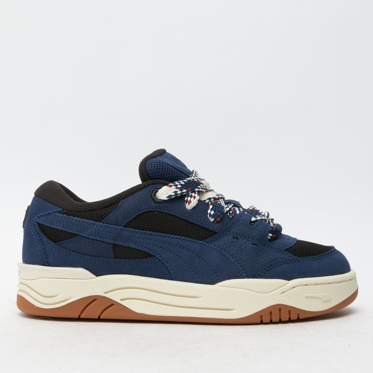 PUMA – 180 marinblå träningsskor med spetsmotiv