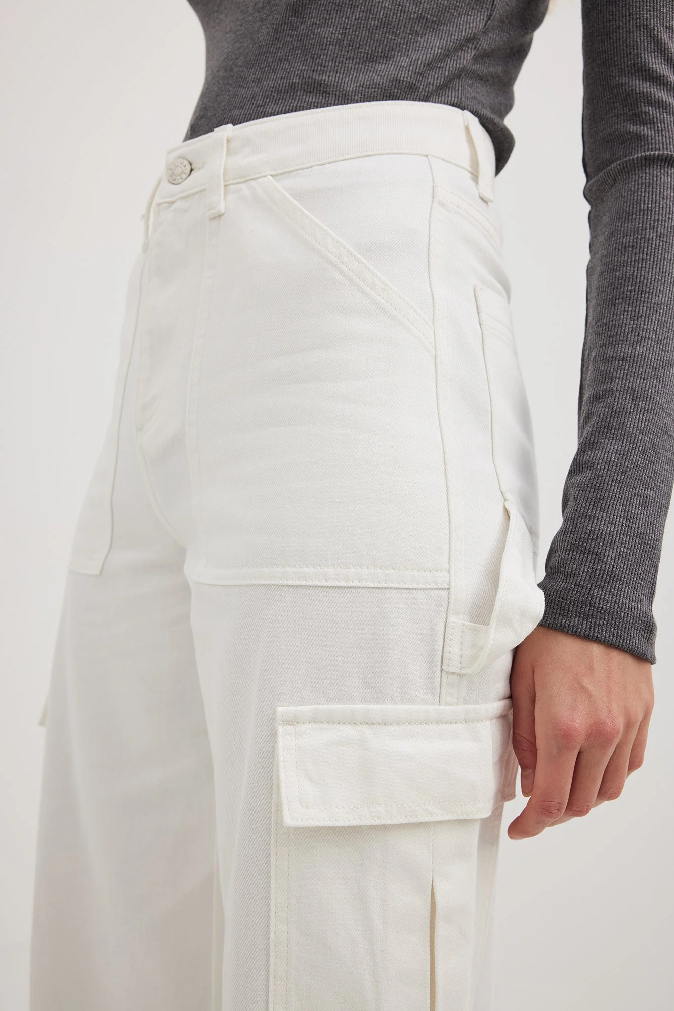 Gerade Jeans mit seitlichen Taschen