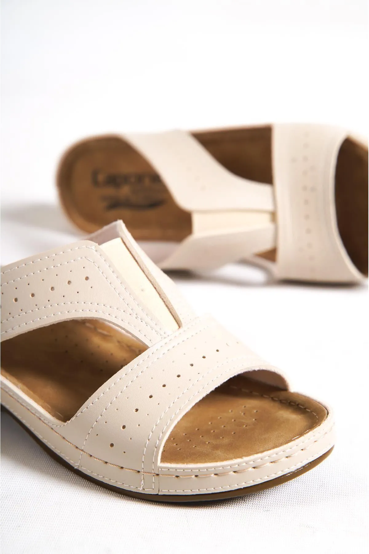 Capone Outfitters  Capone Z0426 Anatomische Komfort-Hausschuhe für Damen in Beige