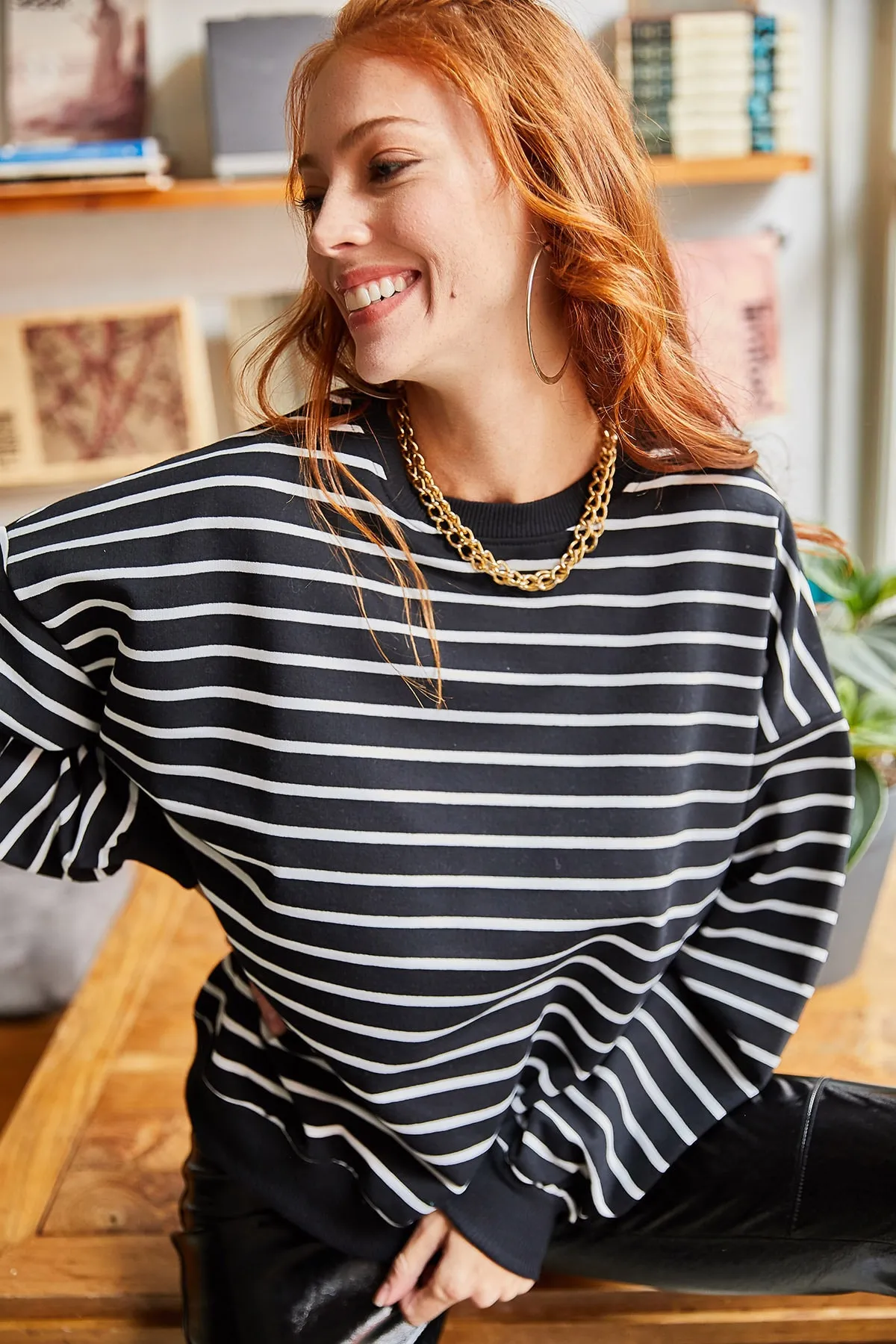 Olalook  Schwarz-weiß gestreiftes Damen-Sweatshirt mit weicher Struktur, lockeres Oberteil SWT-19000457