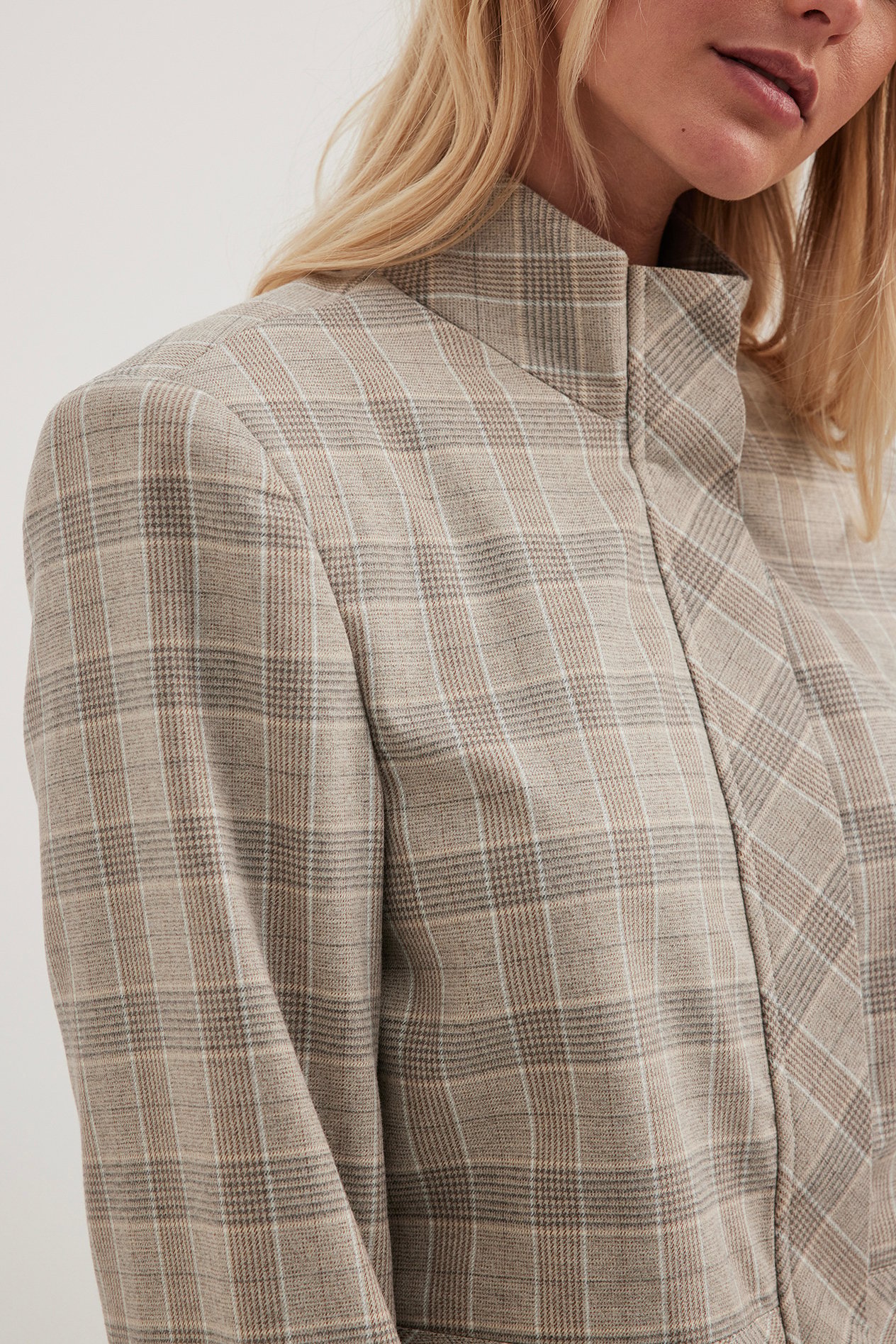 Dünne cropped Jacke mit Karomuster