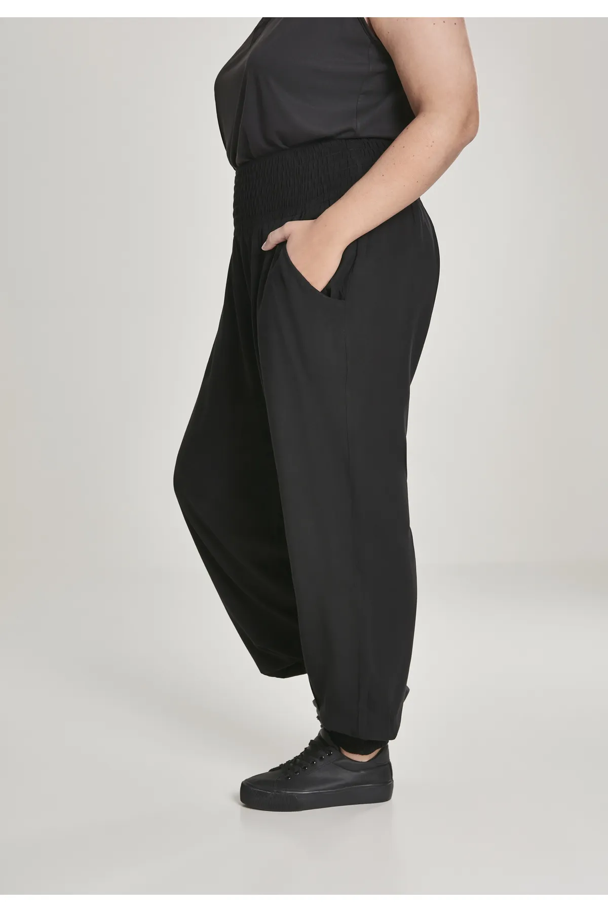 Urban Classics  Jogginghose - Schwarz - Relaxed