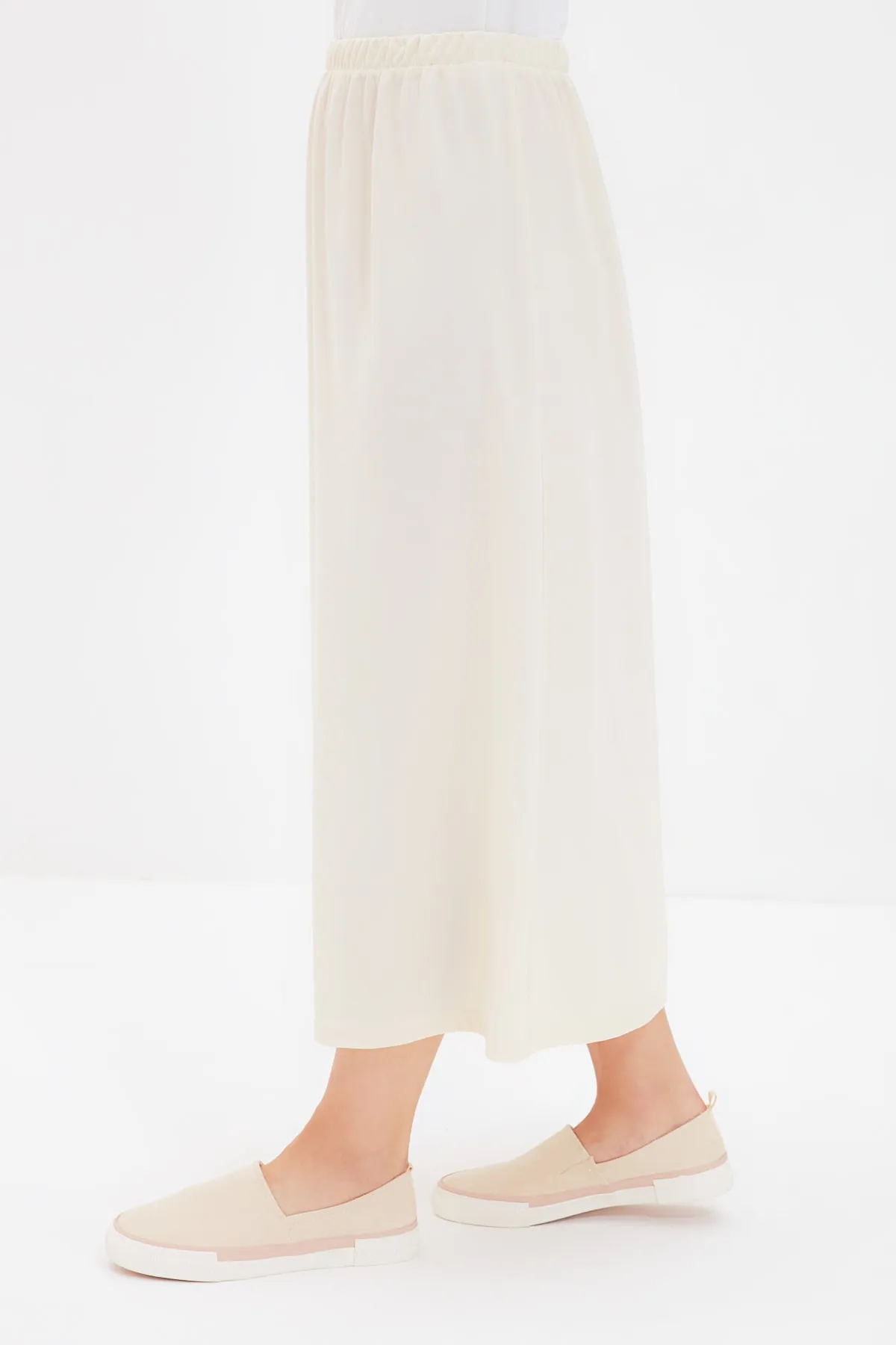 Trendyol Modest  Hautfarbener Rock mit Strickfutter TCTAW22EE0018