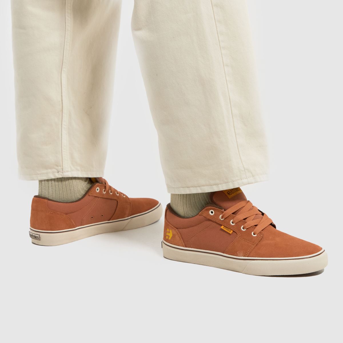 Etnies – Barge – Bruna sneakers med lång ärm