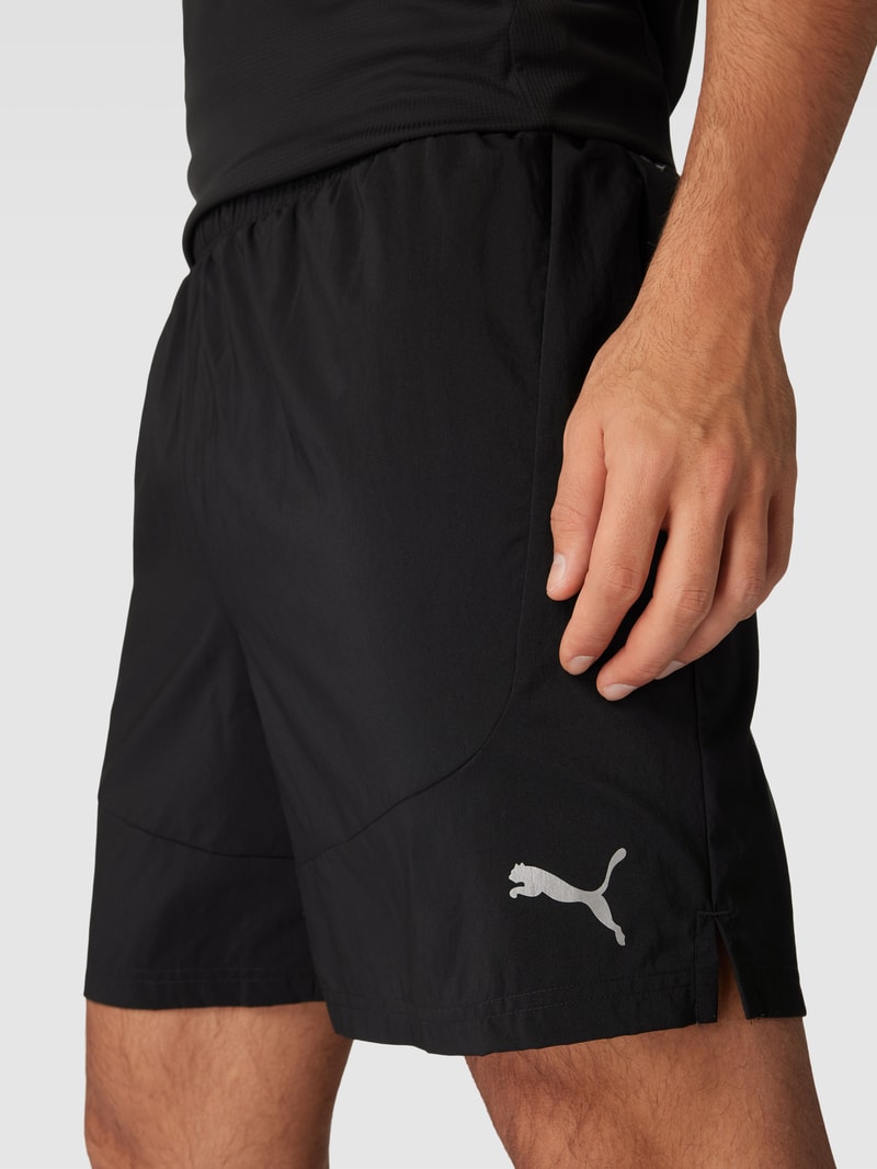 Shorts mit elastischem Bund in schwarz