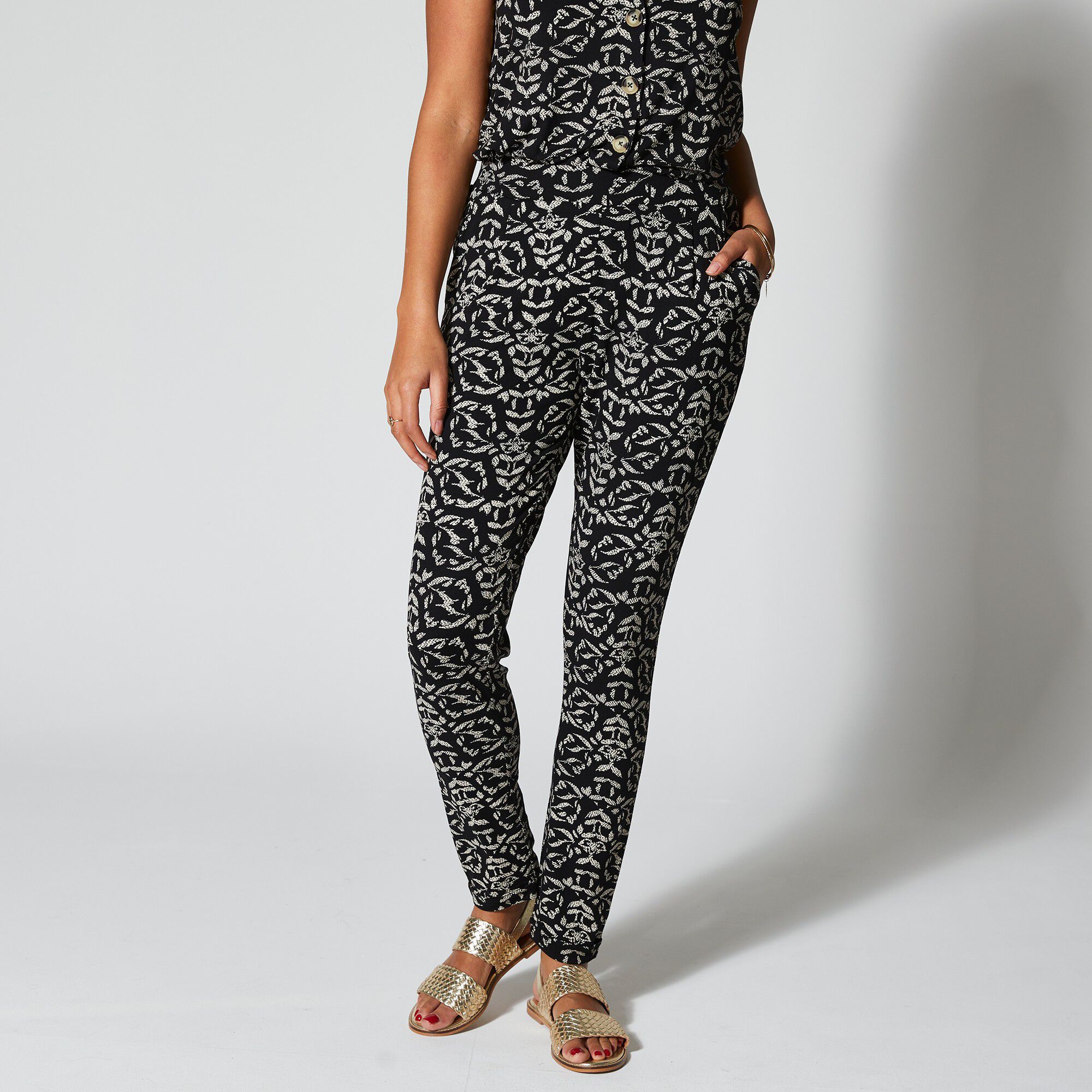 Pantalon fuselé taille élastiquée maille fluide imprimée