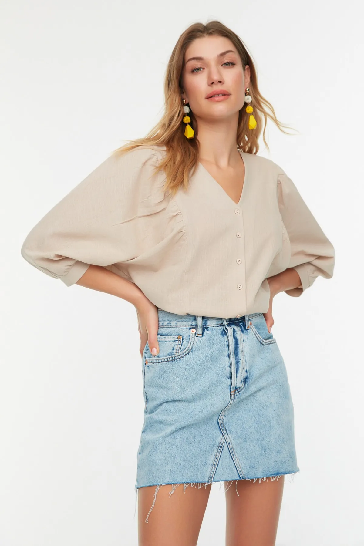 Trendyol Collection  Gewebtes Hemd mit Fledermausärmeln - Stein, Regular, Passform TWOSS20GO0076