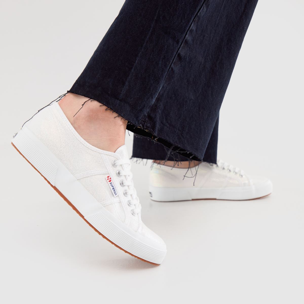 Superga 2750 – Vita skimrande sneakers