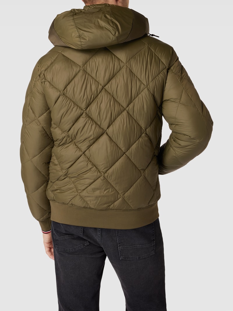 Jacke mit Label-Patch Modell 'Diamond' in olivgrün