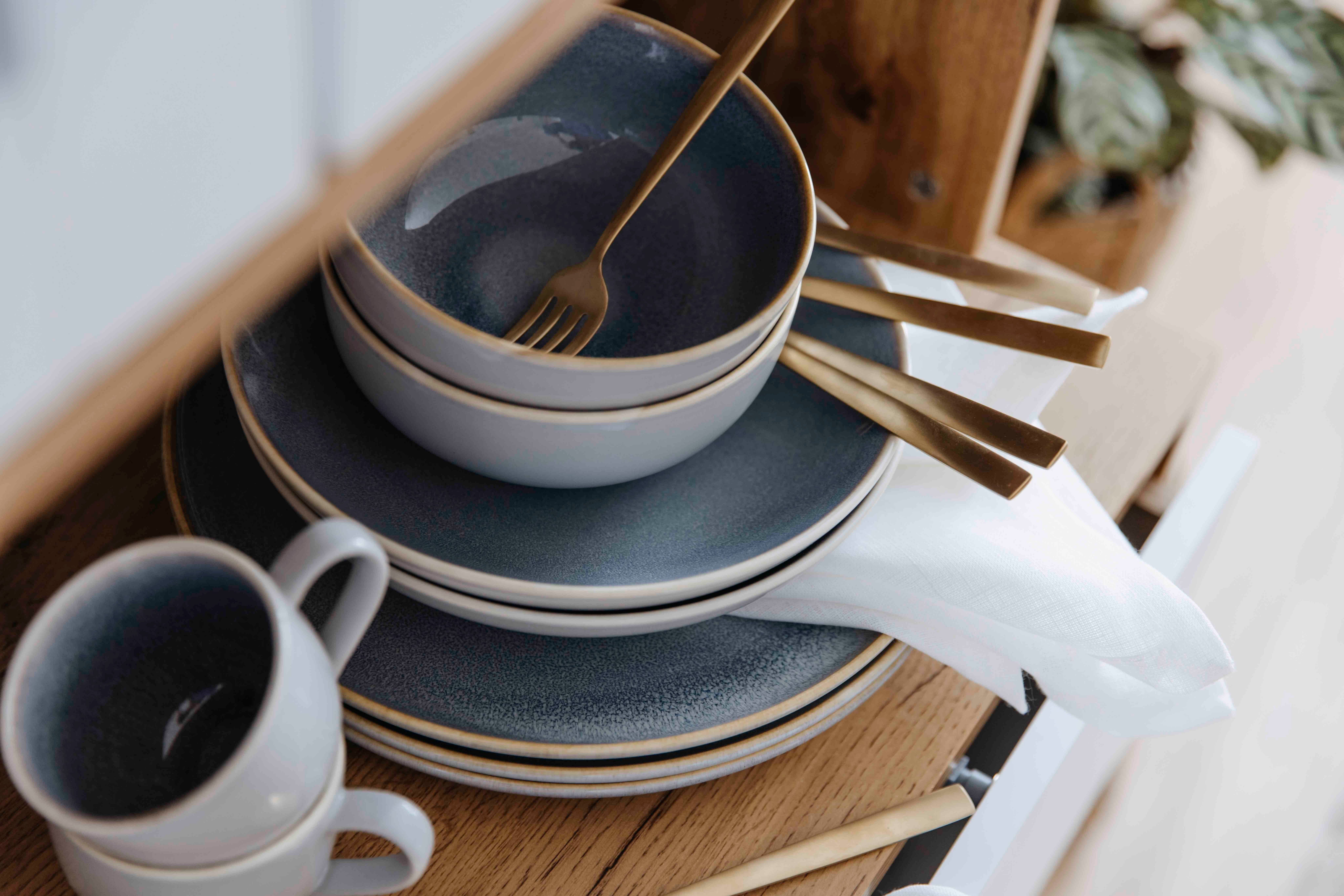 Home affaire Besteck-Set Eglof, Edelstahl 18/10, Gold PVD-beschichtet, mattiert, 30-teilig