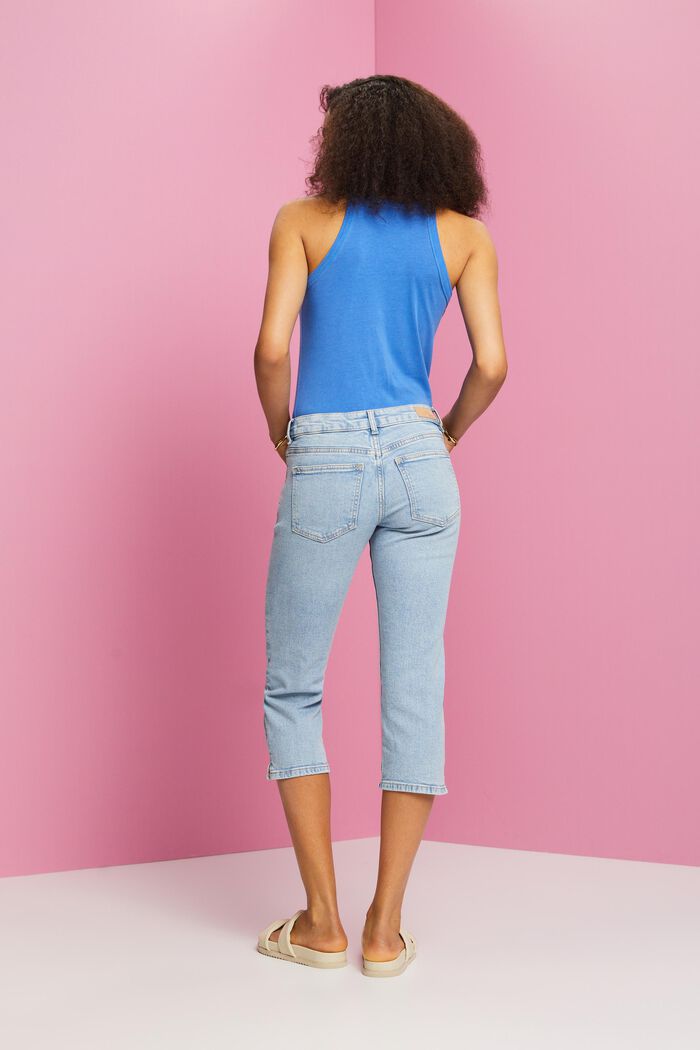 Capri-Jeans mit mittelhohem Bund