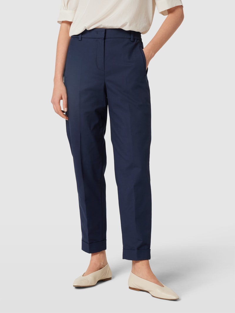 Bundfaltenhose mit seitlichen Eingrifftaschen Modell 'Aiana' in marineblau